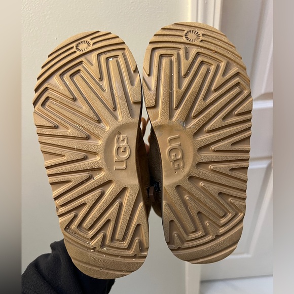 UGG Kids Neumel II Suede Boots Size 2 - Picture 9 of 9